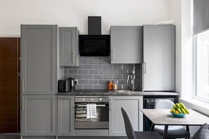 Micro-ondes, four, plaque de cuisson, lave-vaisselle