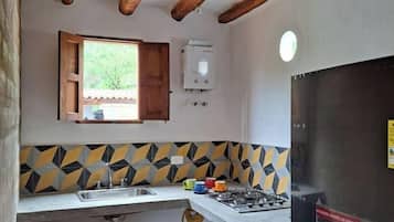 Fridge, stovetop, coffee/tea maker, cookware/dishes/utensils