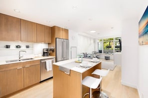 Micro-ondes, four, plaque de cuisson, lave-vaisselle