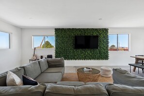 TV, fireplace, stereo, offices
