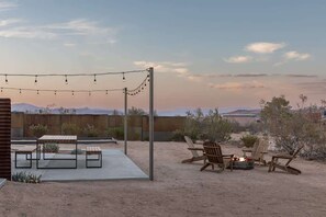 Outdoor dining - Dagger Tree Oasis by Homestead Modern (Landers)
