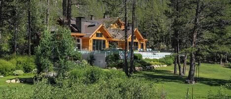 المنشأة من الخارج