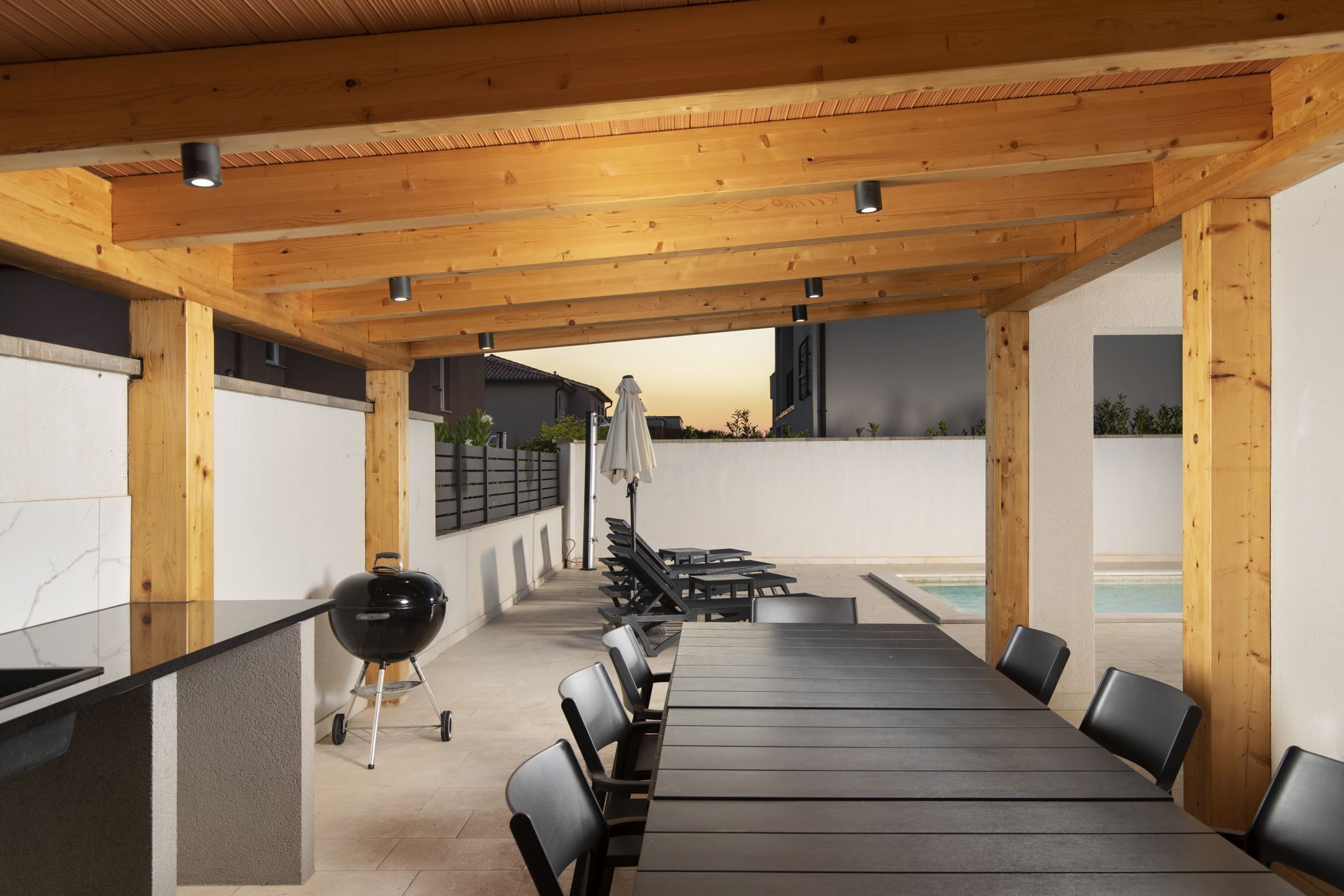 تناول الطعام بالخارج