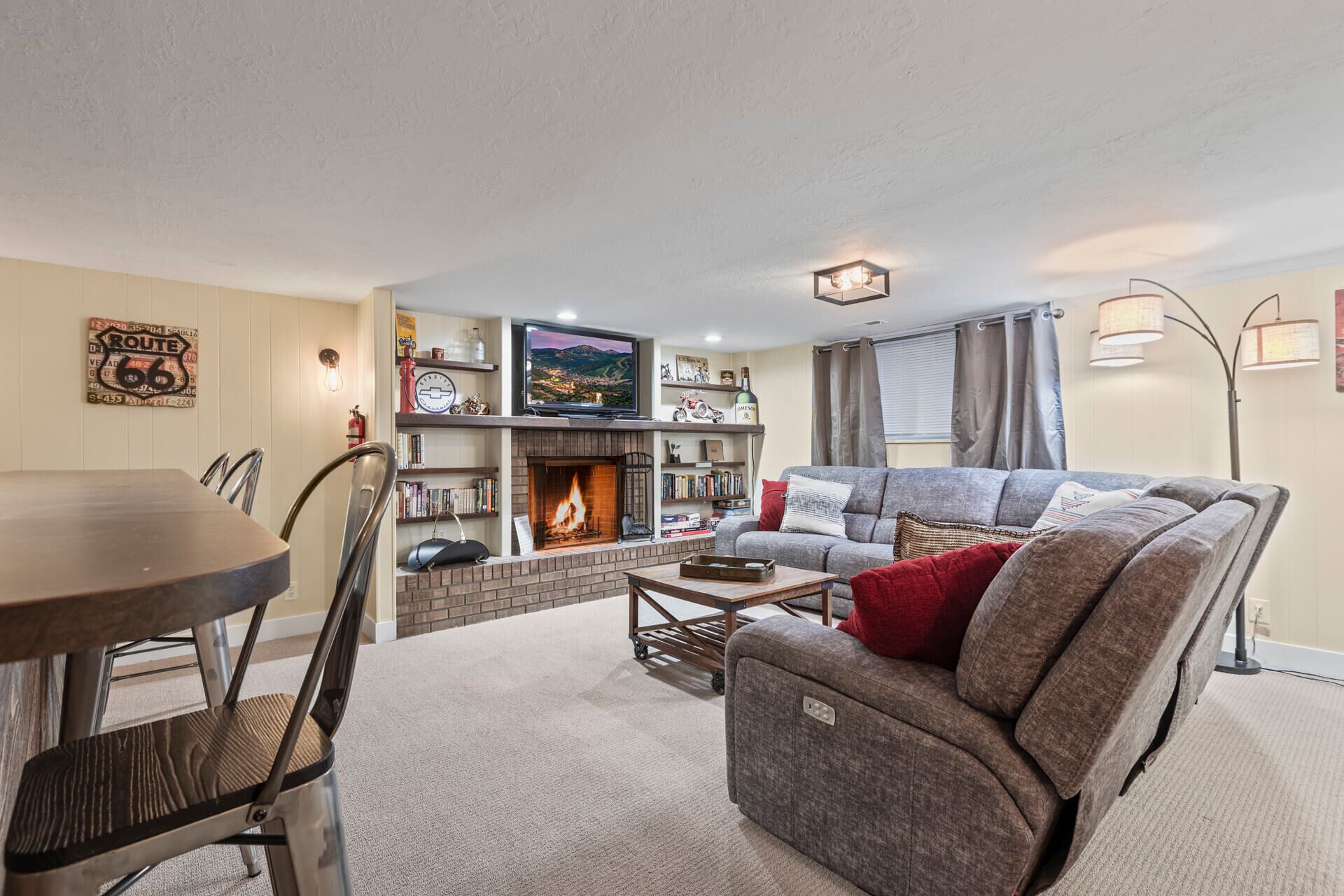 Moose Mgmt at Cottonwood 8892: Two Homes-Two Fireplace-Pvt Hot Tub-Dogs Welcome