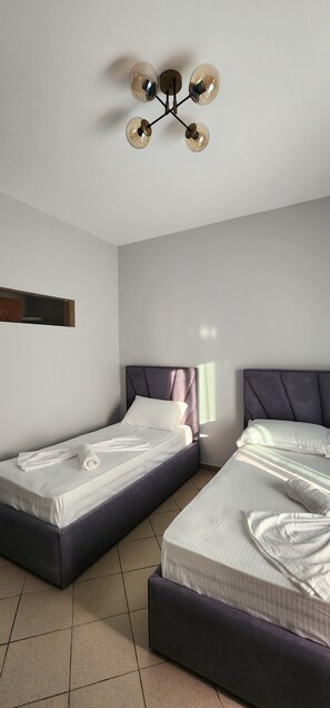 Desk, soundproofing, free WiFi