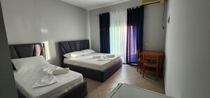 Desk, soundproofing, free WiFi