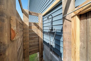 Property grounds - High Tide Hideaway by Seaside Vacations & Sales (Chincoteague Island)