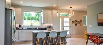 Hops and Dreams by Carolina Mornings | Hot Tub, Mtn Views⛰️+Biltmore Pass