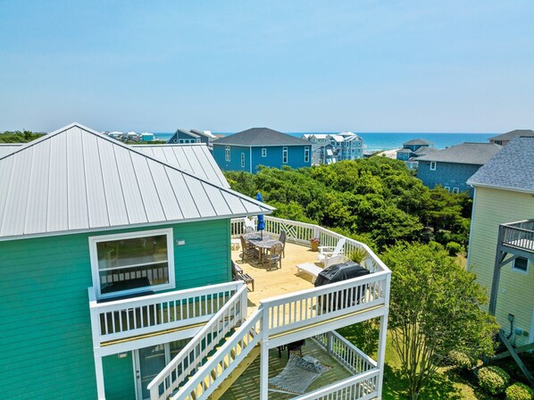 屋外ダイニングエリア