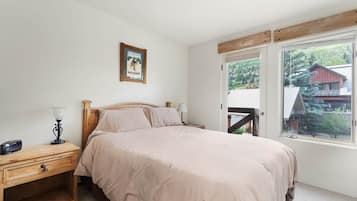 2 bedrooms, iron/ironing board, travel crib, free WiFi