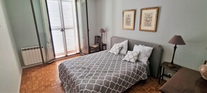 4 bedrooms, iron/ironing board, travel crib, free WiFi