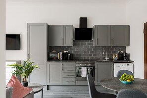 Microwave, oven, toaster - 1-bedroom next to Paddington and Marble Arch (London)