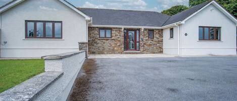 Fachada de la propiedad