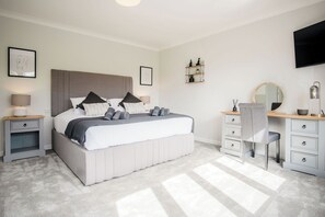 3 bedrooms, premium bedding, free WiFi, bed sheets - Springfield Lodge - 3 Bedroom Home - Princes Gate (Narberth)