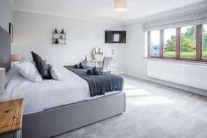 3 bedrooms, premium bedding, free WiFi, bed sheets - Springfield Lodge - 3 Bedroom Home - Princes Gate (Narberth)