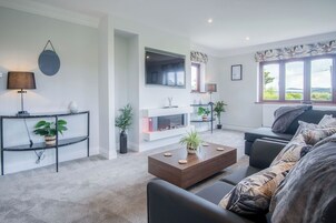 Smart TV 32 polegadas com canais a cabo, lareira