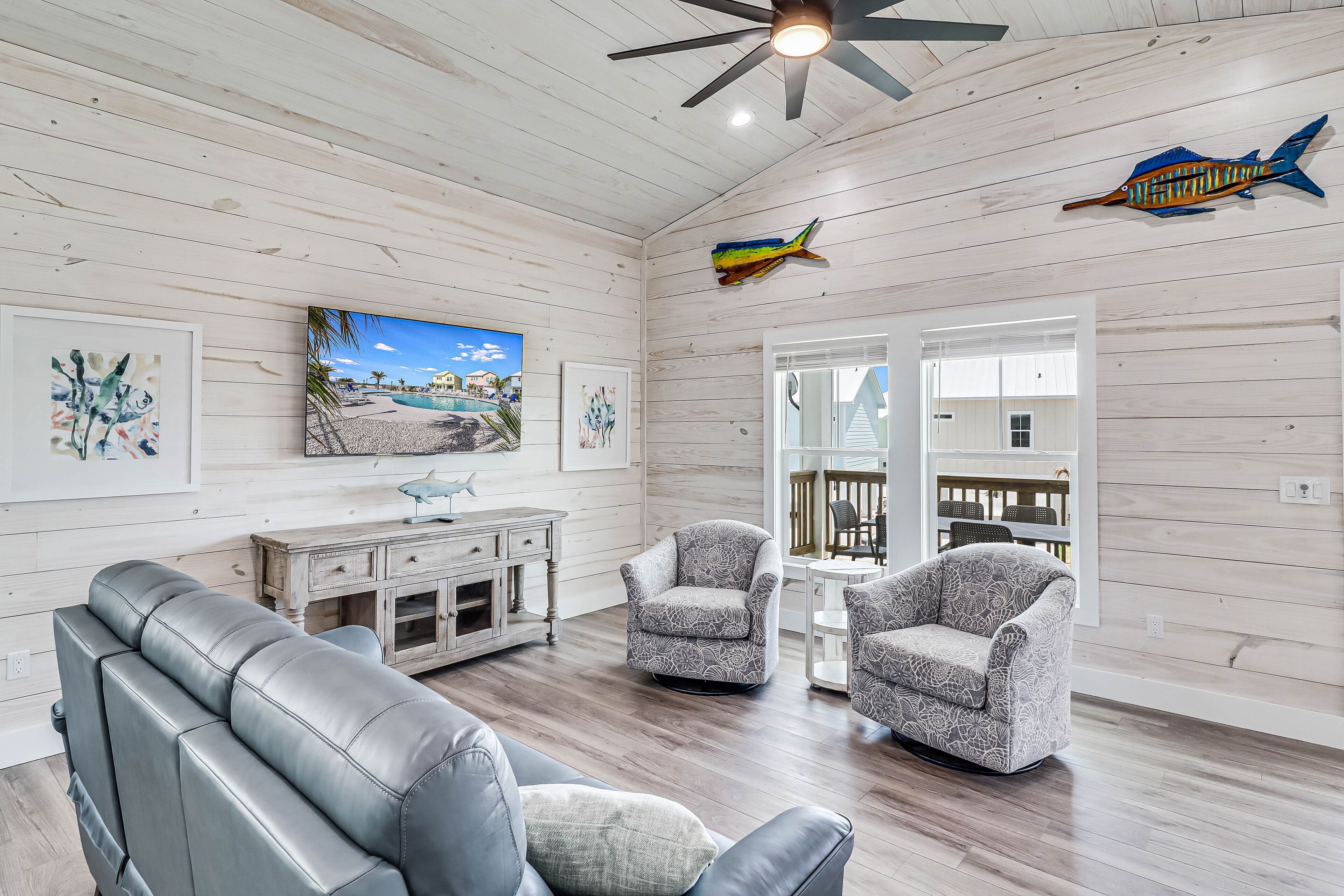 獨棟房屋, 4 間臥室 | 起居區 | 智慧型電視