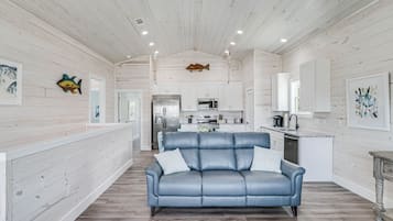 House, 4 Bedrooms | Living area | Smart TV