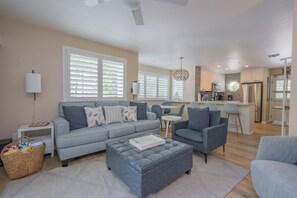 Living area - A Poolside Cabana at the Key West Golf Club! (Key West)