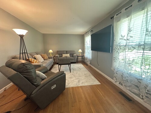 Quiet Paradise Close to Fort Bragg with 75, 70, 65 & 32 Inch TVs