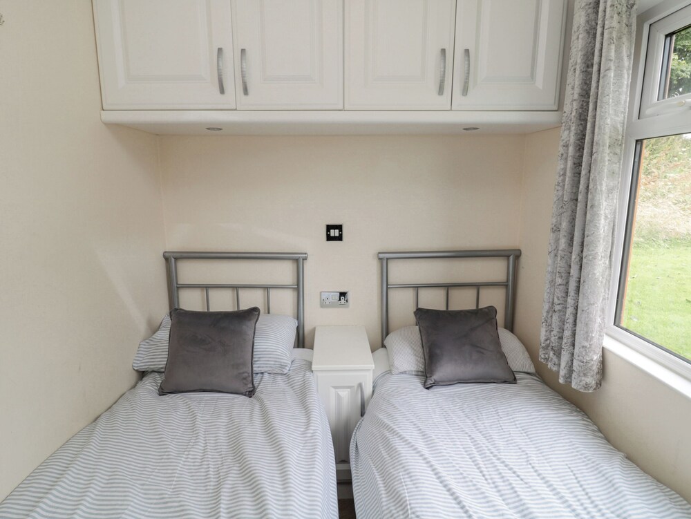 ASPEN LODGE, pet friendly, character holiday cottage in Felton