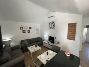 Smart-TV, DVD-Player, Bücher
