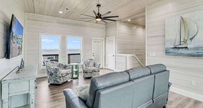 167 Seven Palms, Set Sail Waterfront House: Pool, Hot Tub & Fishing!