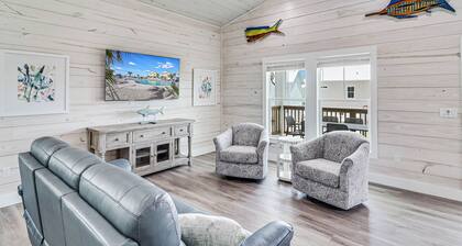 Fishtastic! Waterfront,Community Pool,Walk to Bars, Restaurants and Pier!