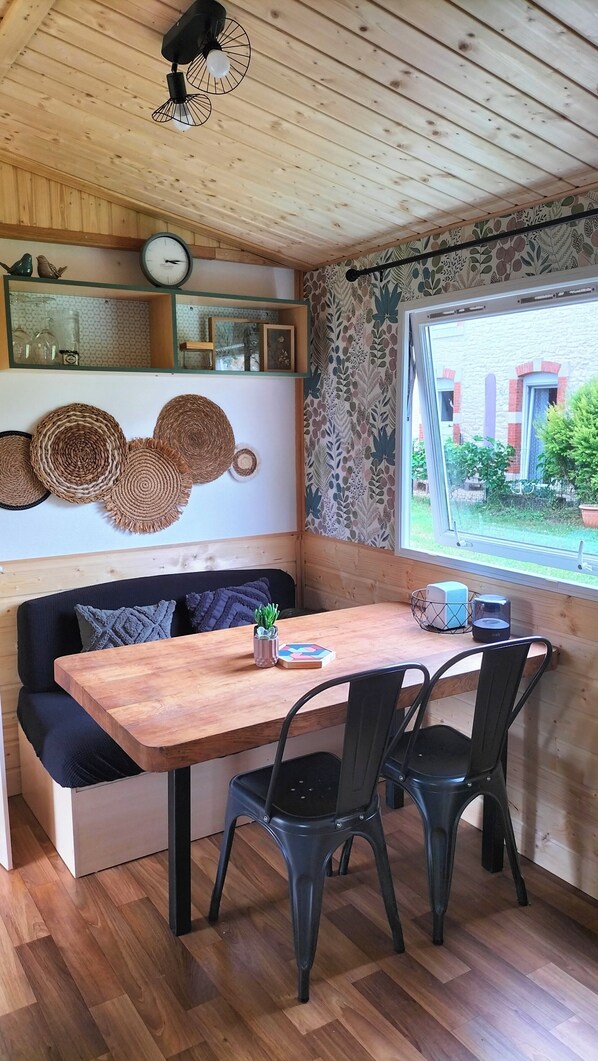 Dining - Cottage Cosy Aux Lauriers à Lacroix sur Meuse (Lacroix-sur-Meuse)