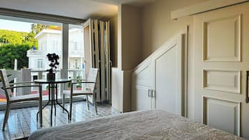 Deluxe Room, 1 Bedroom, Non Smoking, Hill View | 1 bedroom, Egyptian cotton sheets, premium bedding, free WiFi