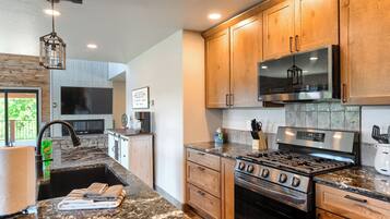 Refrigerador, microondas, horno, placa de cocina