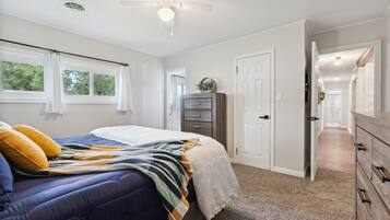 3 bedrooms, iron/ironing board, WiFi, bed sheets