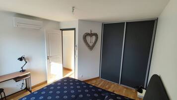 2 bedrooms, iron/ironing board, travel cot, WiFi