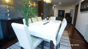A dining room with a white table, chairs, and a vase of flowers. - 2stay - Luxury (Ponta Delgada)