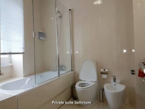 Dusche, Whirlpool, Haartrockner, Bidet