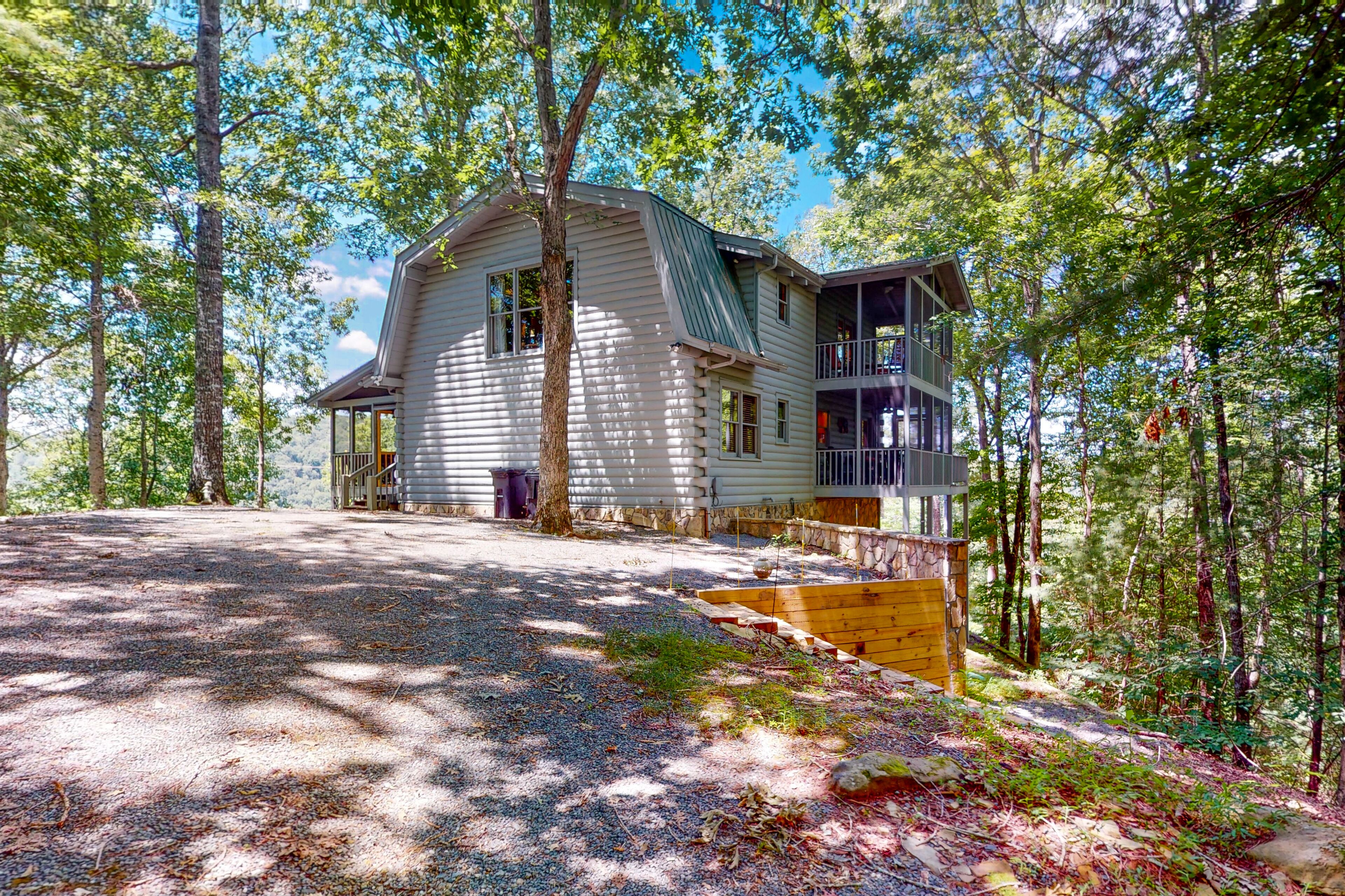 Carters Lake Lookout | Cabin in East Ellijay