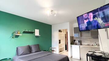 1 chambre, fer et planche à repasser, Wi-Fi, draps fournis