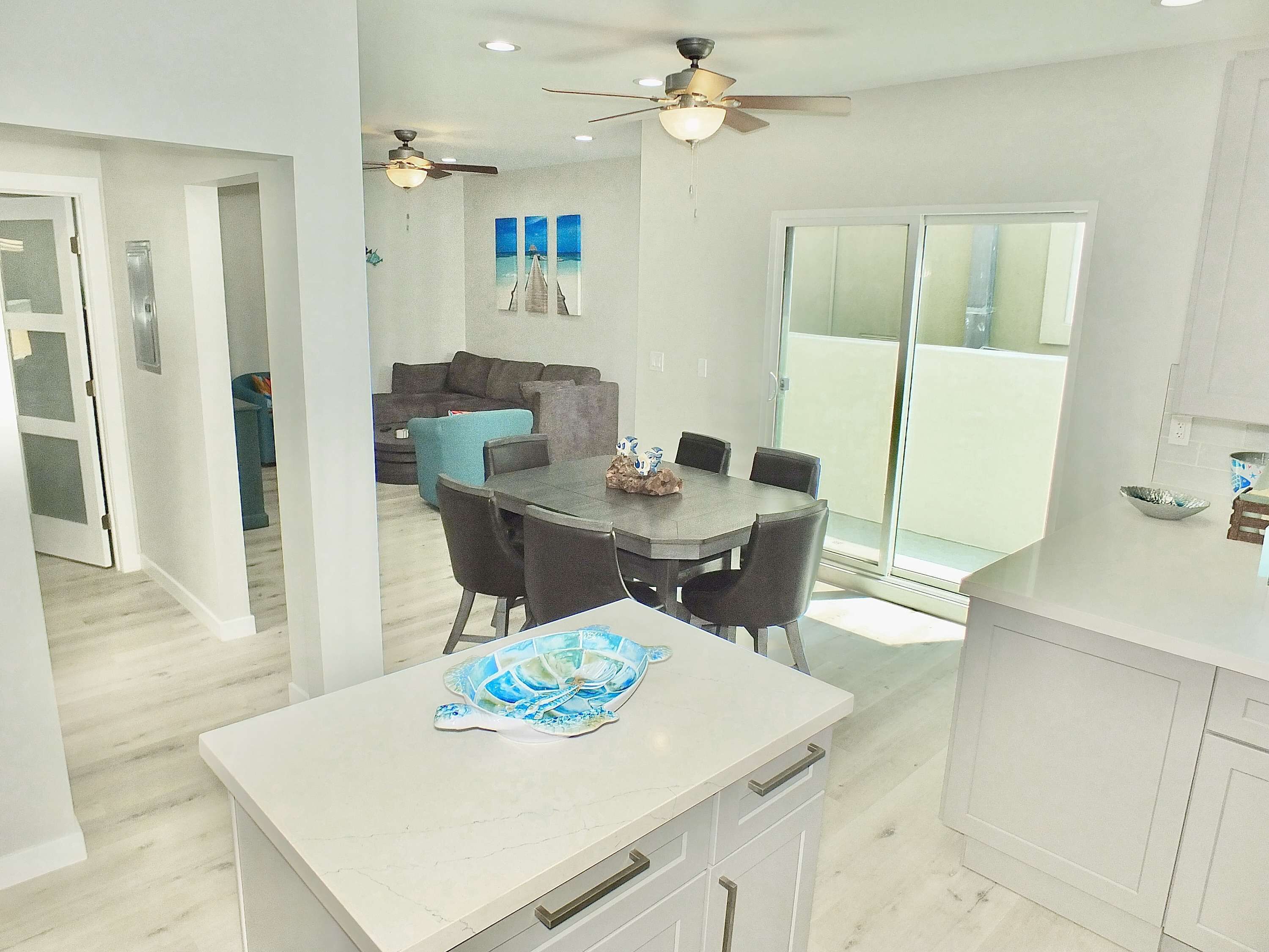 Condo, Multiple Beds, Kitchen (Beach & Bay Retreat) | Dining