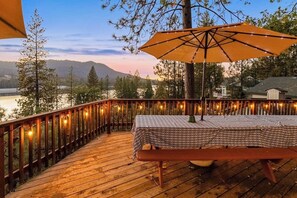 Outdoor dining - Lakeside Serenity with Vintage Charm & Modern Comfort – Bass Lake, CA (Bass Lake)