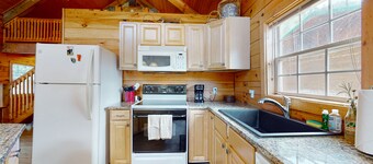 Hideaway on High | Mtn-view cabin in Red River with firepit, grill, & fireplace