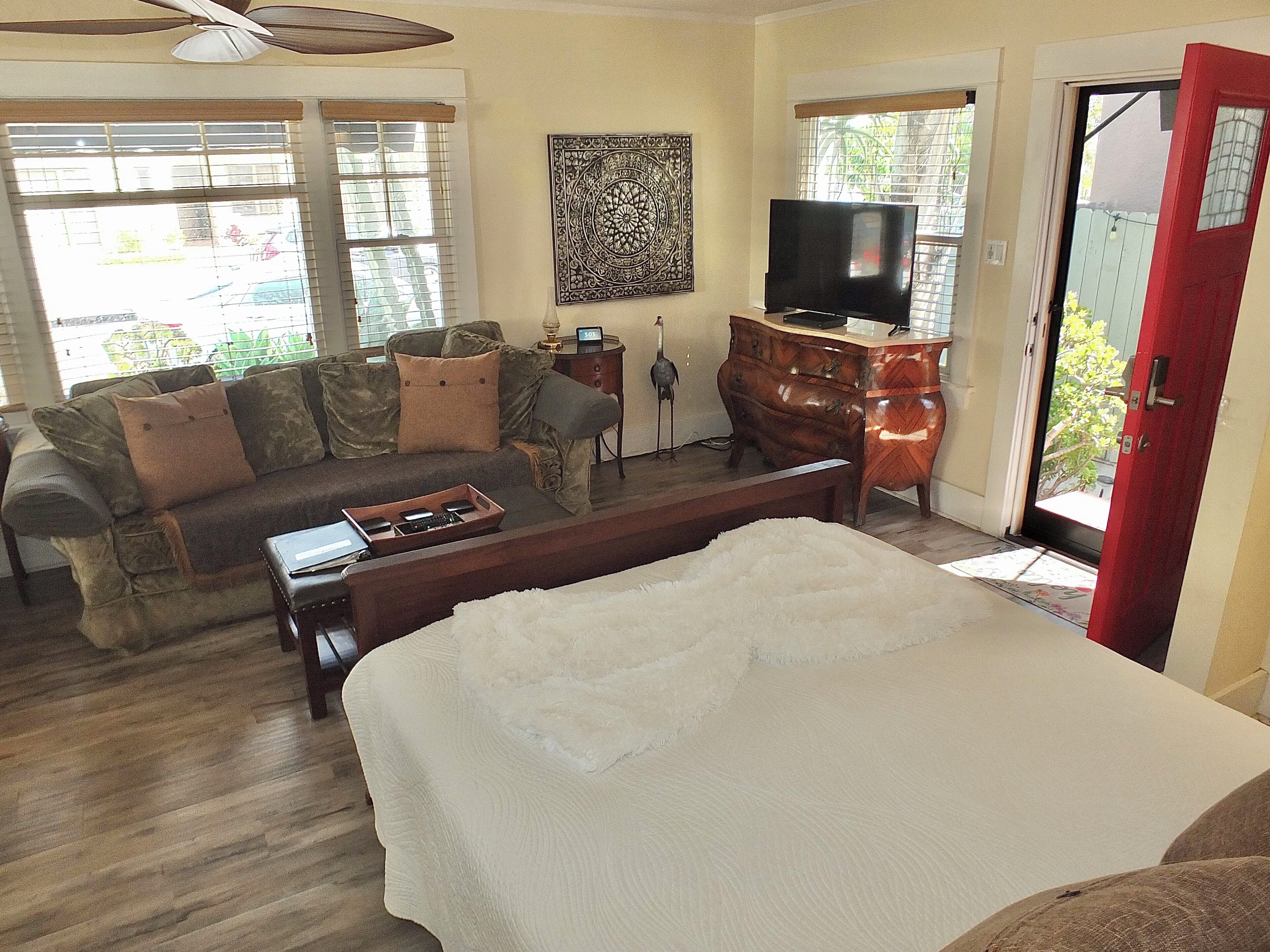 House, 1 Queen Bed with Sofa bed, Fireplace, Garden View | 1 bedroom, individually decorated, individually furnished, free WiFi