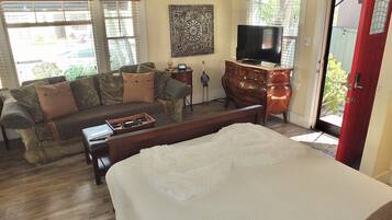 House, 1 Queen Bed with Sofa bed, Fireplace, Garden View | 1 bedroom, individually decorated, individually furnished, free WiFi