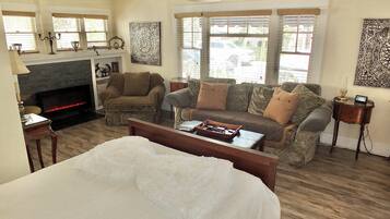 House, 1 Queen Bed with Sofa bed, Fireplace, Garden View | 1 bedroom, individually decorated, individually furnished, free WiFi
