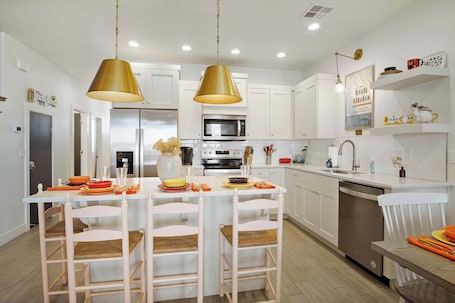Townhome, Multiple Beds, Patio, Mountain View (Be Our Guest in Utah) | Private kitchen | Fridge, microwave, oven, stovetop