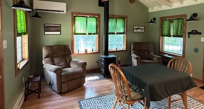 Country cabin for two near Pine Creek within minutes to area attractions!