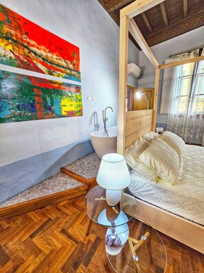 4 bedrooms, in-room safe, iron/ironing board, free WiFi