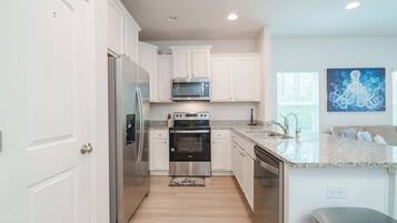 Townhome, Multiple Beds, Patio, Garden View (Beach Getaway) | Private kitchen | Fridge, microwave, oven, stovetop