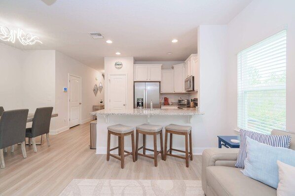 联排别墅, 多张床, 露台, 花园景观 (Beach Getaway) | 住宿内部