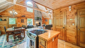 Cabin, Multiple Beds, Hot Tub, Mountain View (Bear Track Falls Retreat) | Private kitchen | Fridge, microwave, oven, stovetop