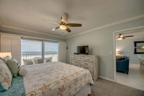 2 bedrooms, desk, iron/ironing board, free WiFi - Pelican Watch #205 - Beachfront (Fort Myers Beach)